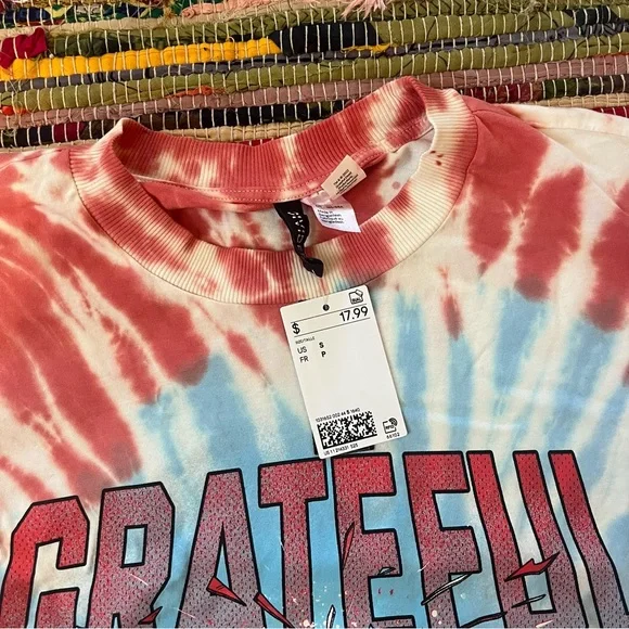 Graphic T-Shirt. Size S. - Picture 3 of 3